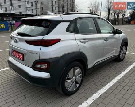 Серый Хендай Kona, объемом двигателя 0 л и пробегом 136 тыс. км за 16700 $, фото 4 на Automoto.ua