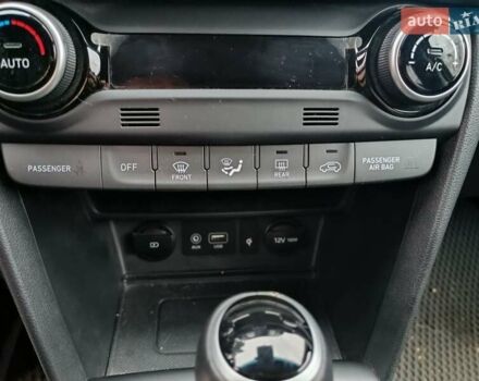 Сірий Хендай Kona, об'ємом двигуна 1.6 л та пробігом 12 тис. км за 21500 $, фото 17 на Automoto.ua