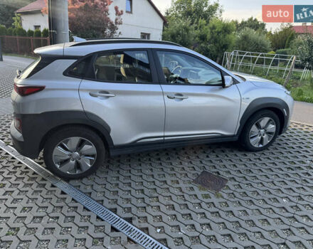 Сірий Хендай Kona, об'ємом двигуна 0 л та пробігом 91 тис. км за 16999 $, фото 6 на Automoto.ua