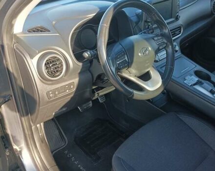 Серый Хендай Kona, объемом двигателя 0 л и пробегом 163 тыс. км за 14300 $, фото 4 на Automoto.ua