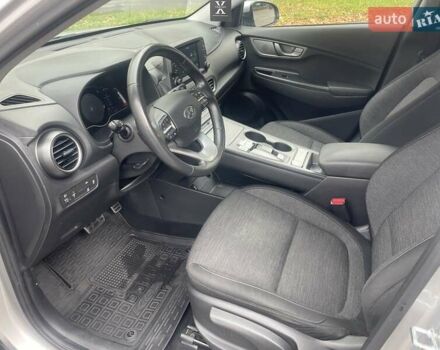 Серый Хендай Kona, объемом двигателя 0 л и пробегом 114 тыс. км за 17100 $, фото 25 на Automoto.ua