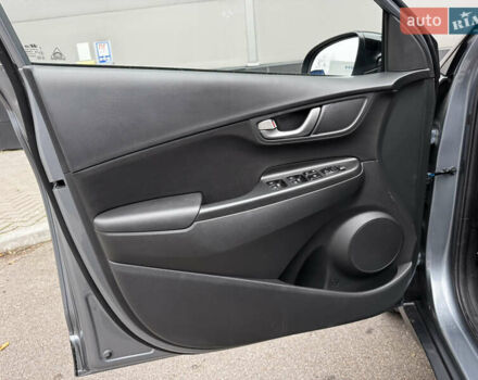 Сірий Хендай Kona, об'ємом двигуна 1.6 л та пробігом 32 тис. км за 18999 $, фото 11 на Automoto.ua