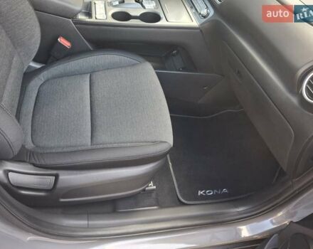 Серый Хендай Kona, объемом двигателя 0 л и пробегом 51 тыс. км за 16700 $, фото 23 на Automoto.ua