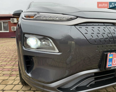 Серый Хендай Kona, объемом двигателя 0 л и пробегом 56 тыс. км за 15600 $, фото 16 на Automoto.ua