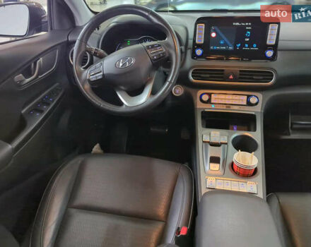 Серый Хендай Kona, объемом двигателя 0 л и пробегом 80 тыс. км за 17500 $, фото 5 на Automoto.ua