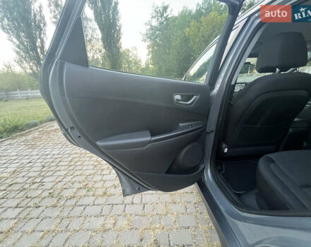 Серый Хендай Kona, объемом двигателя 0 л и пробегом 75 тыс. км за 15200 $, фото 9 на Automoto.ua