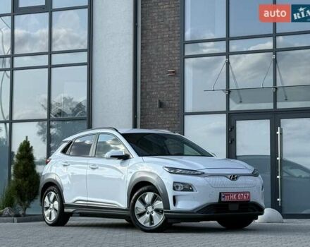 Серый Хендай Kona, объемом двигателя 0 л и пробегом 93 тыс. км за 17970 $, фото 19 на Automoto.ua