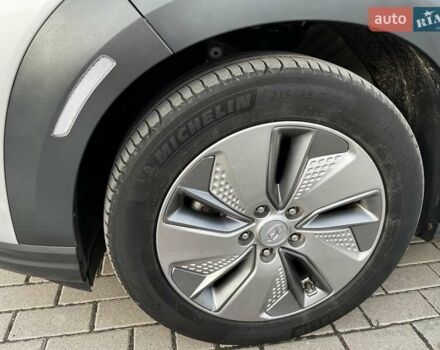 Серый Хендай Kona, объемом двигателя 0 л и пробегом 136 тыс. км за 16700 $, фото 5 на Automoto.ua