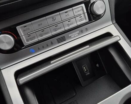 Сірий Хендай Kona, об'ємом двигуна 0 л та пробігом 99 тис. км за 19499 $, фото 42 на Automoto.ua