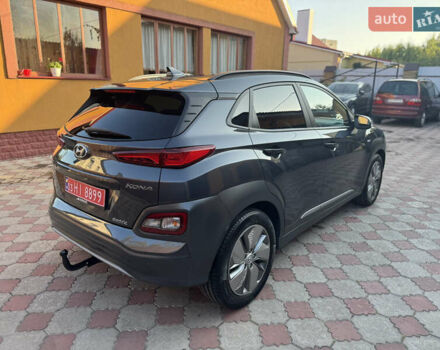 Сірий Хендай Kona, об'ємом двигуна 0 л та пробігом 40 тис. км за 16799 $, фото 5 на Automoto.ua