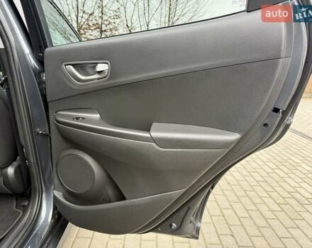 Серый Хендай Kona, объемом двигателя 0 л и пробегом 74 тыс. км за 15250 $, фото 79 на Automoto.ua