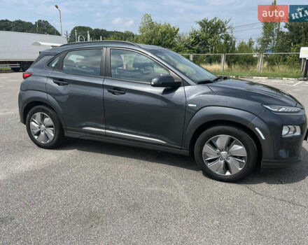 Серый Хендай Kona, объемом двигателя 0 л и пробегом 49 тыс. км за 15199 $, фото 2 на Automoto.ua