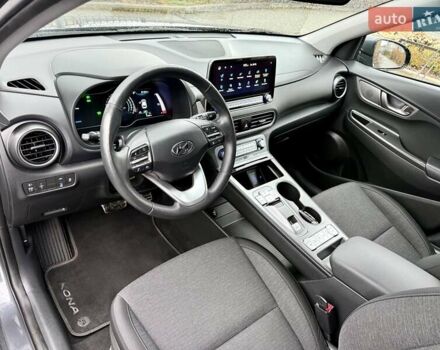 Серый Хендай Kona, объемом двигателя 0 л и пробегом 74 тыс. км за 15250 $, фото 46 на Automoto.ua