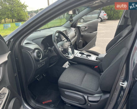 Сірий Хендай Kona, об'ємом двигуна 0 л та пробігом 50 тис. км за 14999 $, фото 28 на Automoto.ua