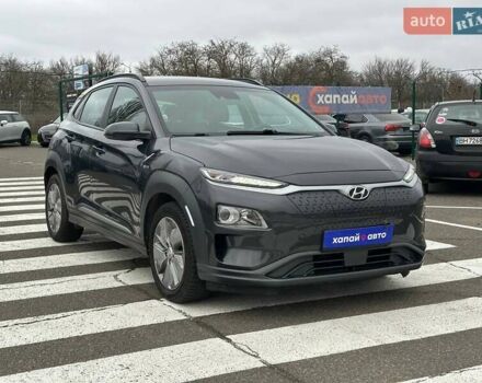 Серый Хендай Kona, объемом двигателя 0 л и пробегом 95 тыс. км за 17200 $, фото 2 на Automoto.ua