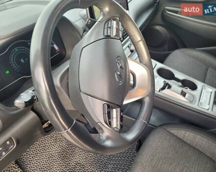 Серый Хендай Kona, объемом двигателя 0 л и пробегом 78 тыс. км за 15900 $, фото 13 на Automoto.ua