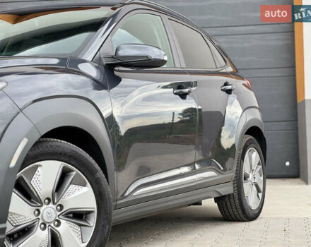 Серый Хендай Kona, объемом двигателя 0 л и пробегом 62 тыс. км за 16900 $, фото 9 на Automoto.ua