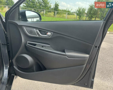 Сірий Хендай Kona, об'ємом двигуна 0 л та пробігом 50 тис. км за 14999 $, фото 33 на Automoto.ua