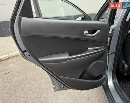 Сірий Хендай Kona, об'ємом двигуна 1.6 л та пробігом 32 тис. км за 18999 $, фото 15 на Automoto.ua