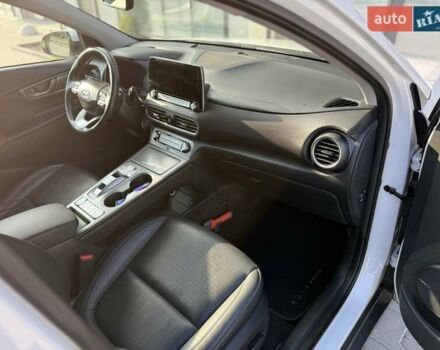 Серый Хендай Kona, объемом двигателя 0 л и пробегом 93 тыс. км за 17970 $, фото 37 на Automoto.ua