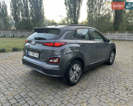 Серый Хендай Kona, объемом двигателя 0 л и пробегом 75 тыс. км за 15200 $, фото 4 на Automoto.ua