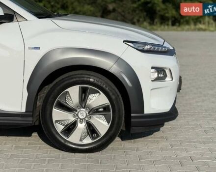 Серый Хендай Kona, объемом двигателя 0 л и пробегом 93 тыс. км за 17970 $, фото 25 на Automoto.ua