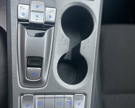 Серый Хендай Kona, объемом двигателя 0 л и пробегом 98 тыс. км за 17700 $, фото 6 на Automoto.ua