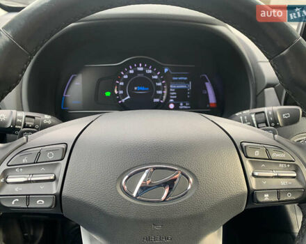 Серый Хендай Kona, объемом двигателя 0 л и пробегом 107 тыс. км за 18900 $, фото 18 на Automoto.ua