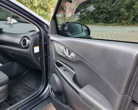 Серый Хендай Kona, объемом двигателя 0 л и пробегом 141 тыс. км за 17200 $, фото 18 на Automoto.ua