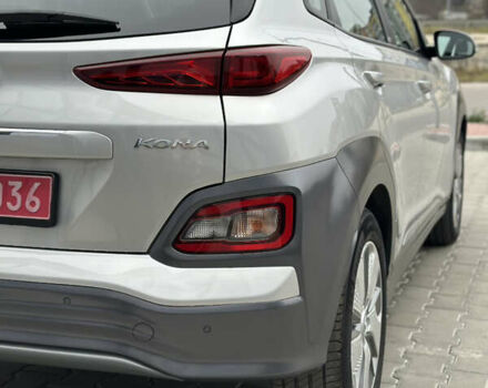 Серый Хендай Kona, объемом двигателя 0 л и пробегом 62 тыс. км за 18900 $, фото 22 на Automoto.ua