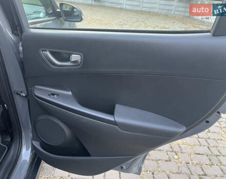 Серый Хендай Kona, объемом двигателя 0 л и пробегом 75 тыс. км за 15200 $, фото 15 на Automoto.ua