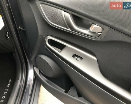 Сірий Хендай Kona, об'ємом двигуна 0 л та пробігом 70 тис. км за 17950 $, фото 25 на Automoto.ua