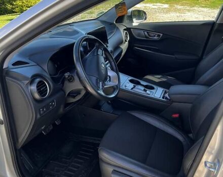 Серый Хендай Kona, объемом двигателя 0 л и пробегом 31 тыс. км за 20000 $, фото 7 на Automoto.ua