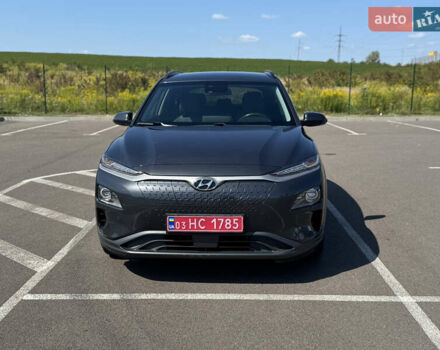 Серый Хендай Kona, объемом двигателя 0 л и пробегом 71 тыс. км за 16999 $, фото 2 на Automoto.ua