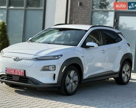 Серый Хендай Kona, объемом двигателя 0 л и пробегом 93 тыс. км за 17970 $, фото 9 на Automoto.ua