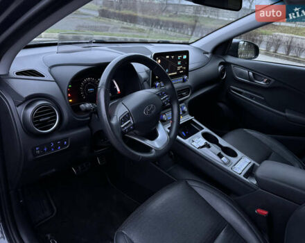 Серый Хендай Kona, объемом двигателя 0 л и пробегом 98 тыс. км за 18300 $, фото 15 на Automoto.ua