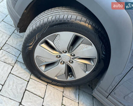 Сірий Хендай Kona, об'ємом двигуна 0 л та пробігом 114 тис. км за 15999 $, фото 59 на Automoto.ua