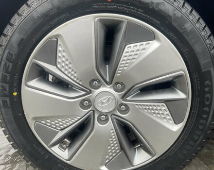 Сірий Хендай Kona, об'ємом двигуна 0 л та пробігом 132 тис. км за 15500 $, фото 18 на Automoto.ua