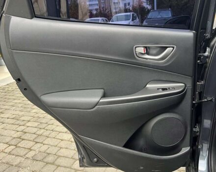 Серый Хендай Kona, объемом двигателя 64 л и пробегом 50 тыс. км за 23700 $, фото 15 на Automoto.ua