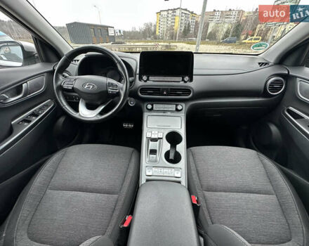 Серый Хендай Kona, объемом двигателя 0 л и пробегом 62 тыс. км за 18900 $, фото 41 на Automoto.ua