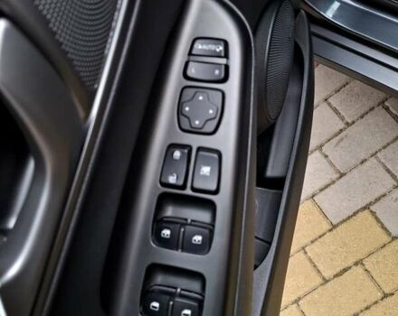 Сірий Хендай Kona, об'ємом двигуна 0 л та пробігом 128 тис. км за 16900 $, фото 35 на Automoto.ua