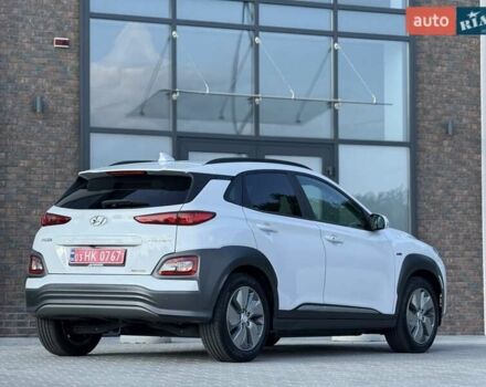 Серый Хендай Kona, объемом двигателя 0 л и пробегом 93 тыс. км за 17970 $, фото 29 на Automoto.ua