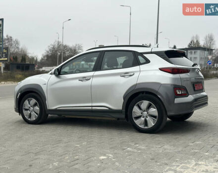 Серый Хендай Kona, объемом двигателя 0 л и пробегом 62 тыс. км за 18900 $, фото 14 на Automoto.ua