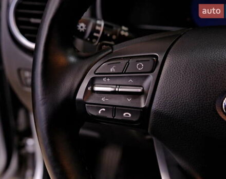 Серый Хендай Kona, объемом двигателя 0 л и пробегом 88 тыс. км за 20300 $, фото 28 на Automoto.ua