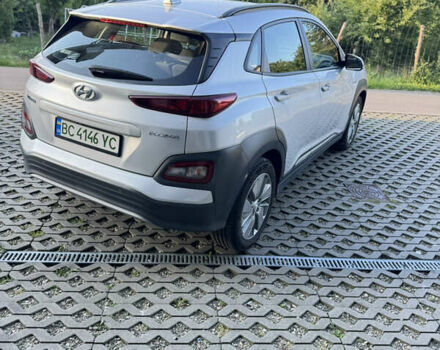 Сірий Хендай Kona, об'ємом двигуна 0 л та пробігом 91 тис. км за 16999 $, фото 2 на Automoto.ua