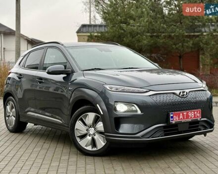 Серый Хендай Kona, объемом двигателя 0 л и пробегом 74 тыс. км за 15250 $, фото 2 на Automoto.ua