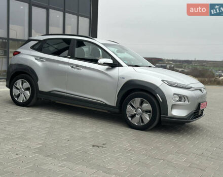 Серый Хендай Kona, объемом двигателя 0 л и пробегом 62 тыс. км за 18900 $, фото 4 на Automoto.ua