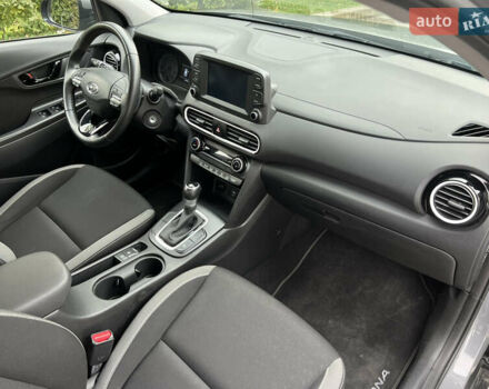 Серый Хендай Kona, объемом двигателя 1.6 л и пробегом 54 тыс. км за 20950 $, фото 54 на Automoto.ua