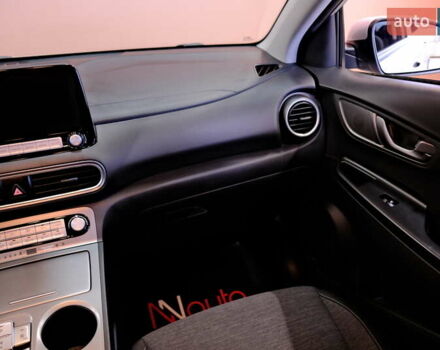 Серый Хендай Kona, объемом двигателя 0 л и пробегом 88 тыс. км за 20300 $, фото 48 на Automoto.ua