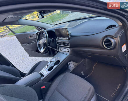 Сірий Хендай Kona, об'ємом двигуна 0 л та пробігом 114 тис. км за 15999 $, фото 21 на Automoto.ua